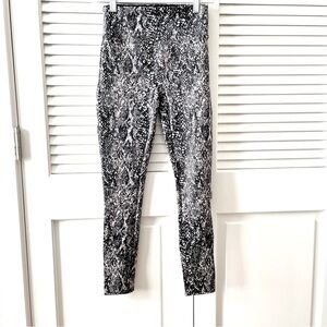 SPANX Girl’s Faux Leather Glossy Snake Leggings Girl’s L (10/12)